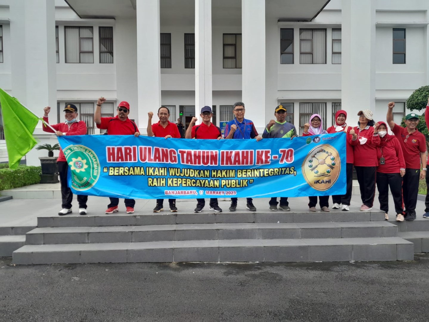 Jalan Santai Bersama 4 Lingkungan Peradilan  Wilayah Hukum Kalsel Dalam Rangka HUT IKAHI ke - 70 